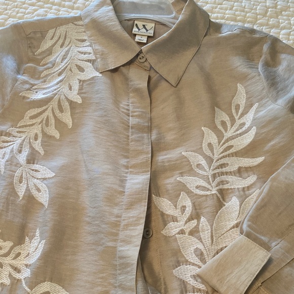 Worthington Beige Shirt with Cream Embroidery, size small - Picture 7 of 7